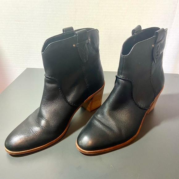 G.H. BASS & CO Sophia Leather Ankle Booties - Picture 2 of 11